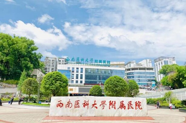 【70年·時(shí)移境遷】變了又變的西南醫(yī)大附院大門，你看過(guò)幾個(gè)？