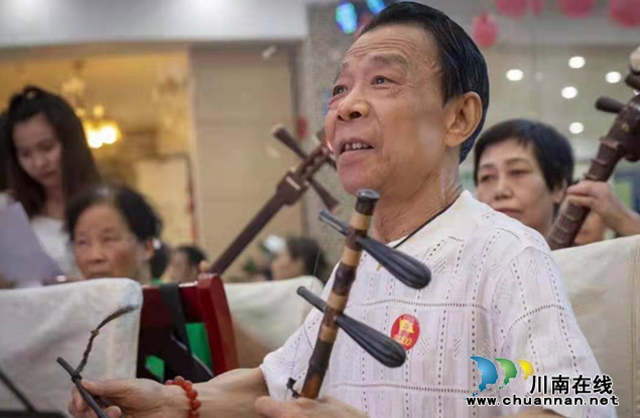 瀘州市老年大學(xué)教師劉雙喜：教唱京劇只為傳承國粹