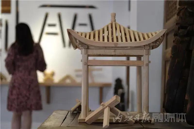內江非遺瑰寶！玉雕、傳統(tǒng)手工榫卯技藝、陶缸傳統(tǒng)制作技藝…(圖9)