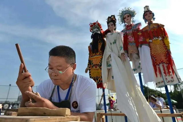 內江非遺瑰寶！玉雕、傳統(tǒng)手工榫卯技藝、陶缸傳統(tǒng)制作技藝…(圖13)
