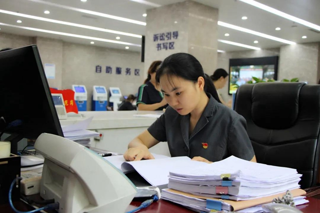 江陽(yáng)法院劉紅梅被授予“全省法院訴訟服務(wù)中心實(shí)質(zhì)化建設(shè)先進(jìn)個(gè)人”稱(chēng)號(hào)(圖3)