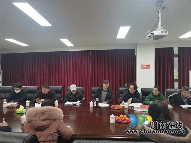 瀘縣作家楊光英散文集《悠悠稻草香》改稿會(huì)召開(kāi)(圖1)