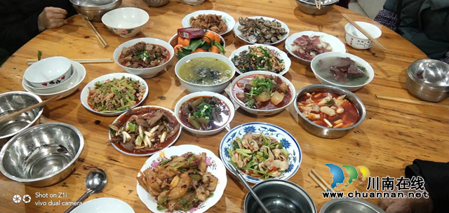 貴州茅臺瀘州地區(qū)經(jīng)銷商新春慰問走進(jìn)敬老院(圖6)