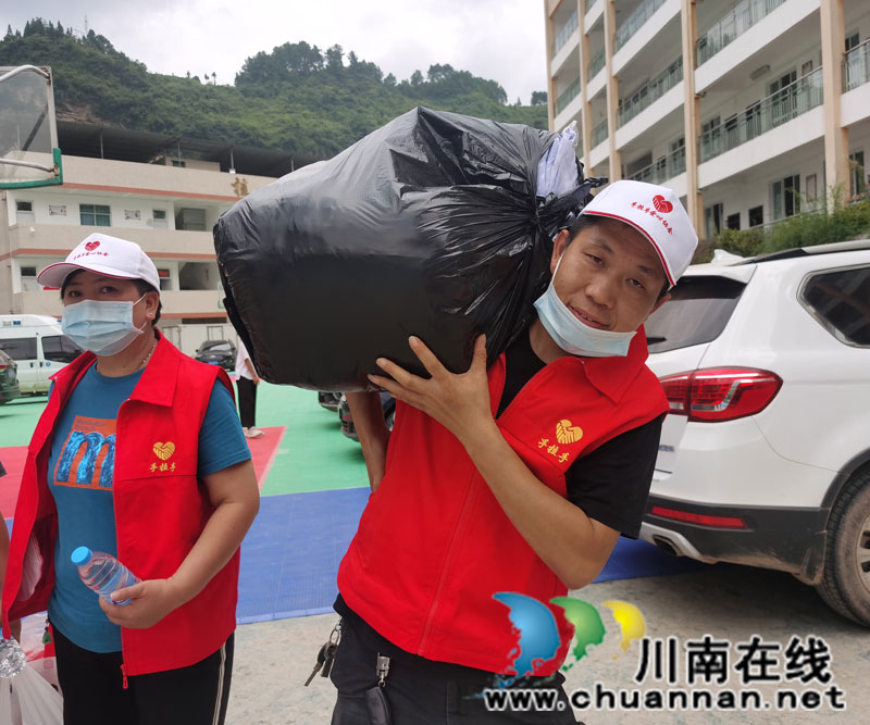  飛歌夢(mèng)想  點(diǎn)亮希望——記2021年瀘州市“十大最美志愿者”雷亮(圖5)
