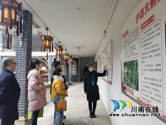 瀘縣書法、美術(shù)、作家、攝影家走進(jìn)方洞鎮(zhèn)新春送祝福(圖5)