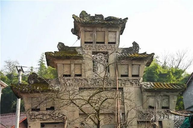 什么來(lái)頭？?jī)?nèi)江這位老人百歲，嘉慶皇帝竟下旨為她營(yíng)建一座牌坊