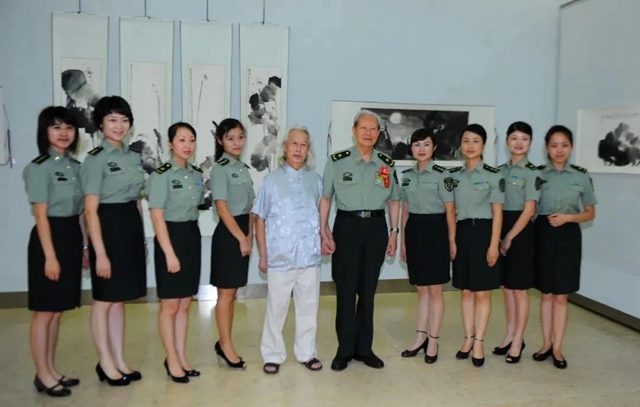 《國(guó)防時(shí)報(bào)》重磅聚焦敘永籍著名畫家劉和璧的寫意荷花(圖10)