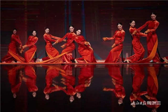 此舞只應(yīng)天上有！這位內(nèi)江甜妹子的舞蹈在網(wǎng)上火了
