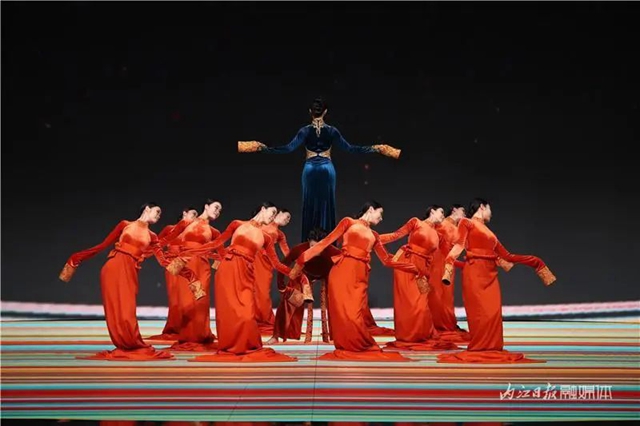 此舞只應(yīng)天上有！這位內(nèi)江甜妹子的舞蹈在網(wǎng)上火了(圖3)