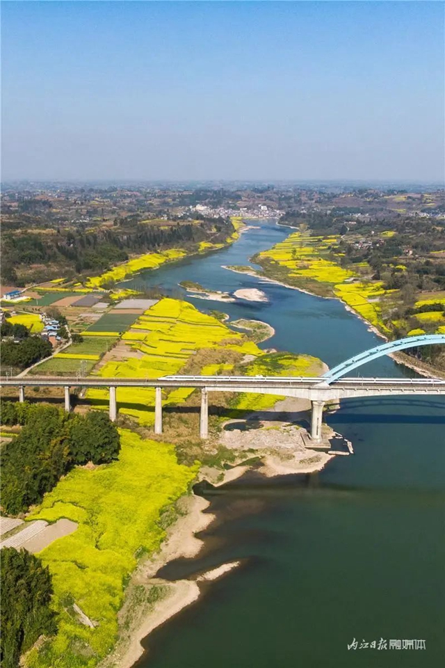 告內(nèi)江市民：乘上這路列車，你就能進(jìn)入一個(gè)“夢幻境界”(圖2)