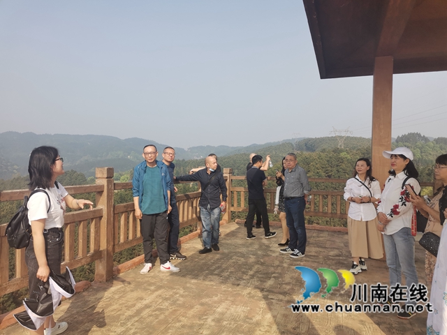 文學(xué)助力鄉(xiāng)村振興！瀘州詩人瀘縣道林溝采風(fēng)活動暨改稿會舉行(圖4)
