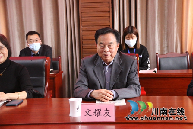 合江中學(xué)杰出校友文耀友向母校捐贈個人著書(圖3)