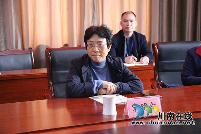 合江中學(xué)杰出校友文耀友向母校捐贈個人著書(圖5)