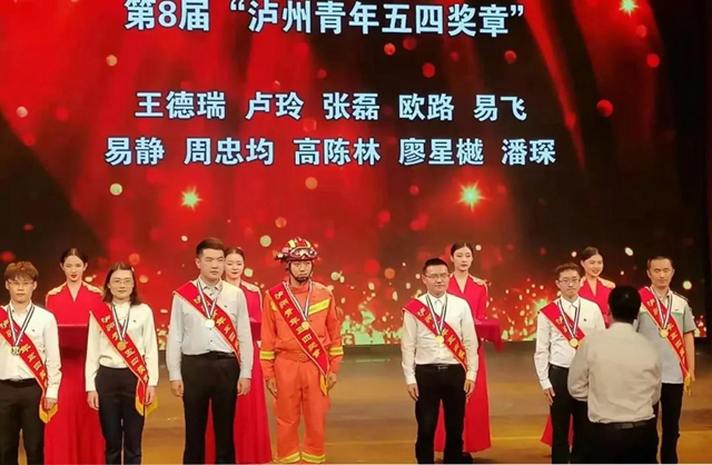西南醫(yī)大中醫(yī)院：十年磨一劍的青年博士后，怎一個(gè)“帥”字了得！(圖8)