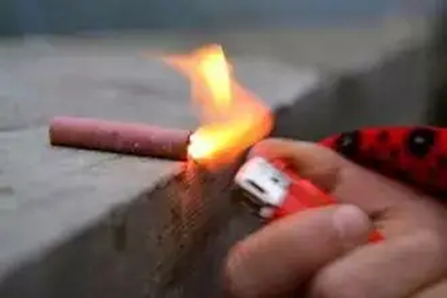 合江：當街燃放鞭炮 行人車輛被迫繞行 4人被處罰！