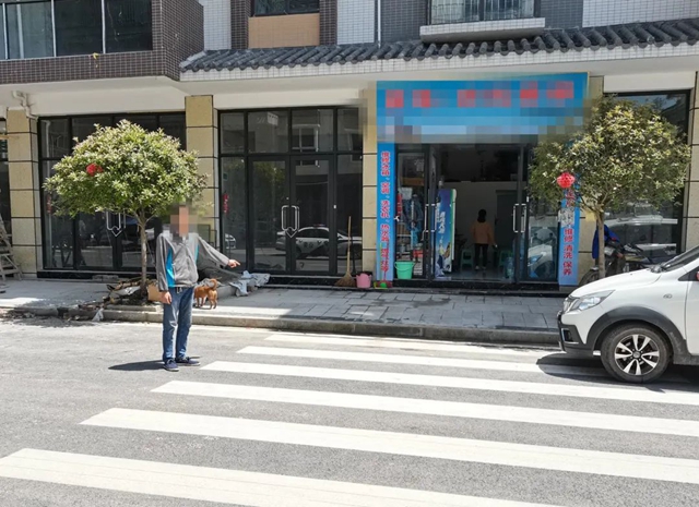 合江：當(dāng)街燃放鞭炮 行人車輛被迫繞行 4人被處罰！(圖3)