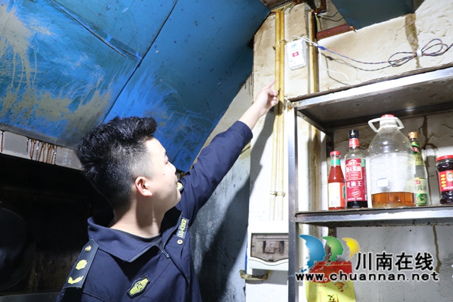 龍馬潭區(qū)魚塘街道綜合行政執(zhí)法隊查處首例私自安裝燃氣泄漏報警器案