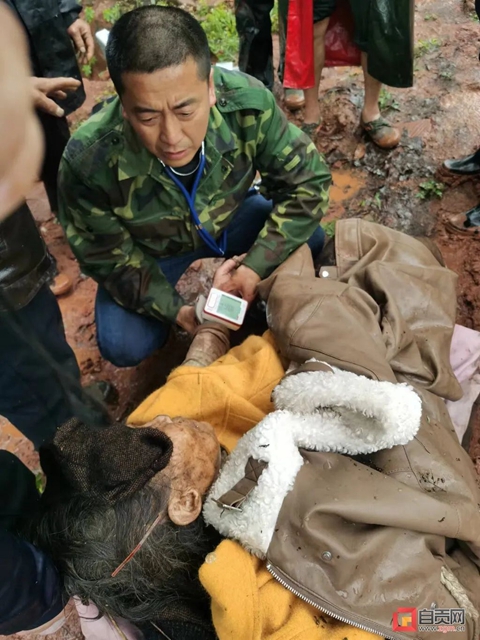 自貢83歲老人失足墜崖，堅持三天三夜，奇跡生還！