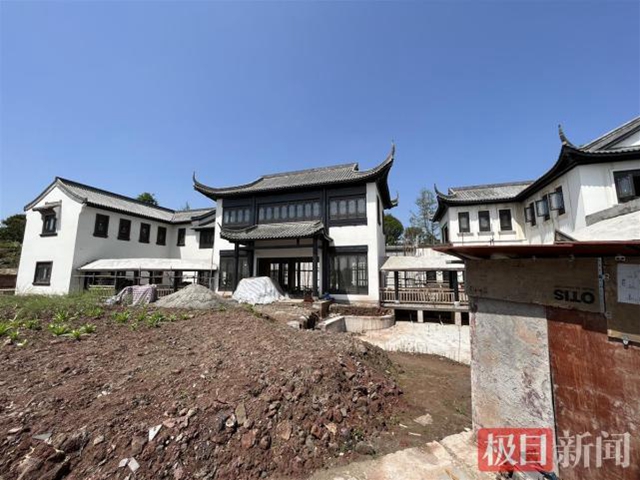 瀘縣一建筑老板修建別墅違占上萬平方米，官方：已立案查處