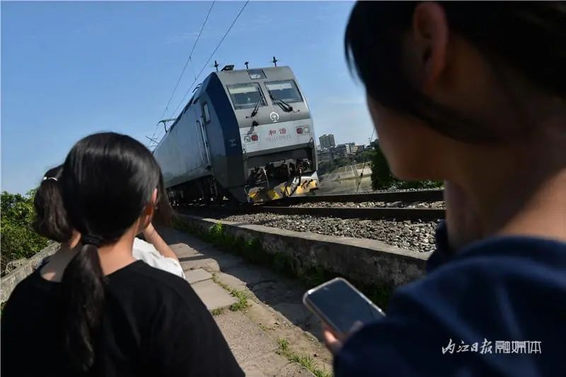 打卡！打卡！一部電視劇，讓內(nèi)江這座橋“發(fā)燙”了——