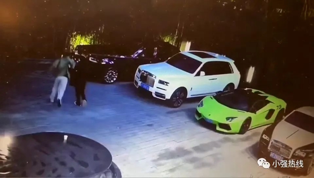 惹出禍?zhǔn)?！成都一男子酒后狠?輛豪車，車損百萬以上，警方已介入