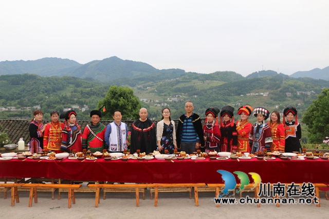 李霞：民族團結之花在古藺石屏綻芳華