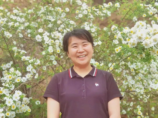 高原上的鄉(xiāng)城縣人民醫(yī)院，來(lái)了一位“眼睛彎彎的護(hù)士阿姨”