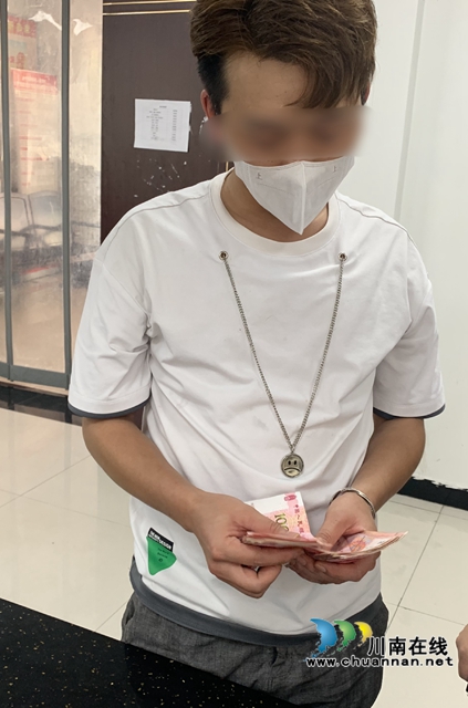 申請(qǐng)人清點(diǎn)案款.jpg
