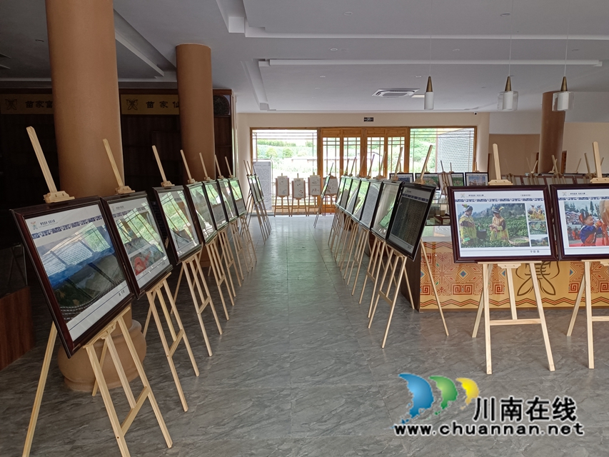 “夢里苗鄉(xiāng)”攝影展10.jpg