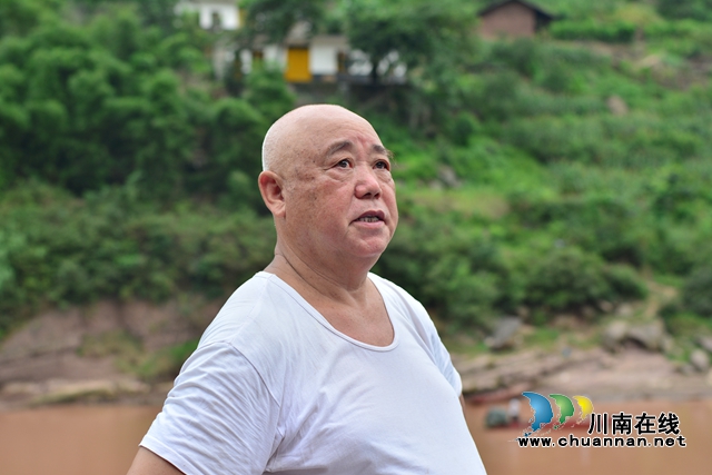 老街長胡敬華唱船工號子.JPG