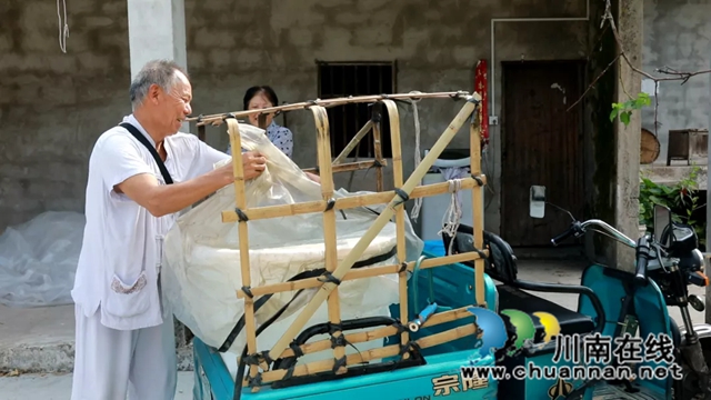 合江榕山鎮(zhèn)：古稀老人自發(fā)聯(lián)系水源，無償把水送到村民家中