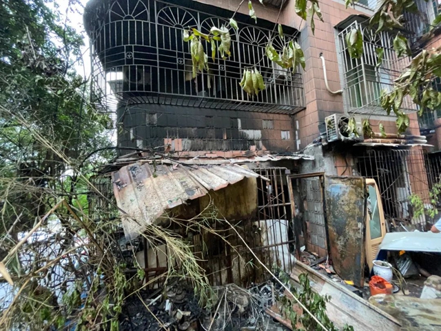防疫也要防火丨合江一老電工不聽勸阻在家給電瓶充電，結(jié)果……