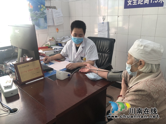 合江縣先灘鎮(zhèn)： 一位基層醫(yī)生，成了許多群眾的“疫”靠