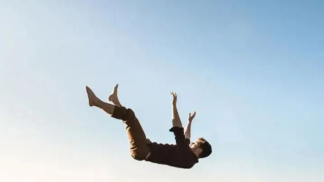 瀘州男子從4米高空墜落，結(jié)果……