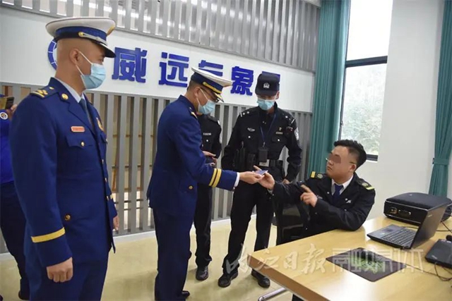 假1.jpg
