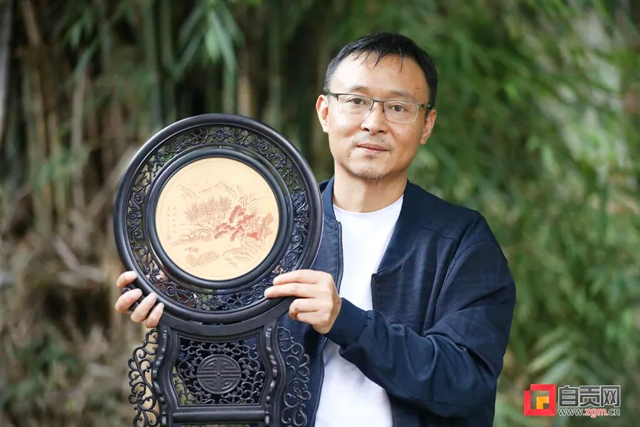 翻簧竹雕的“守藝人”，他將這門技藝帶回了自貢——