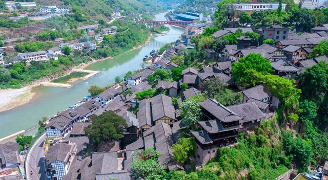 百?gòu)?qiáng)8.jpg