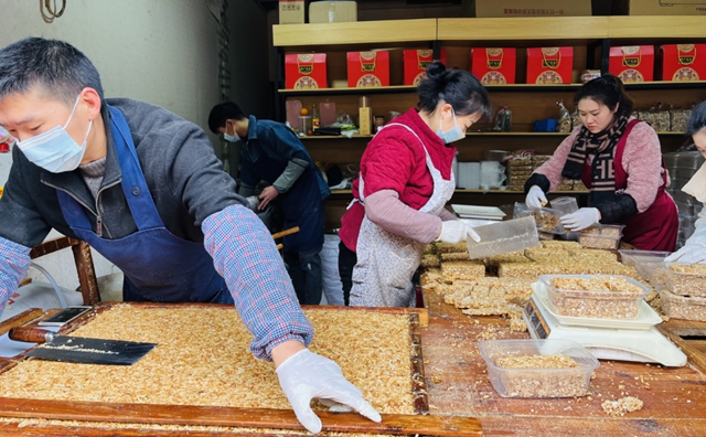 香香甜甜過新年！合江手工苕絲糖好饞人！