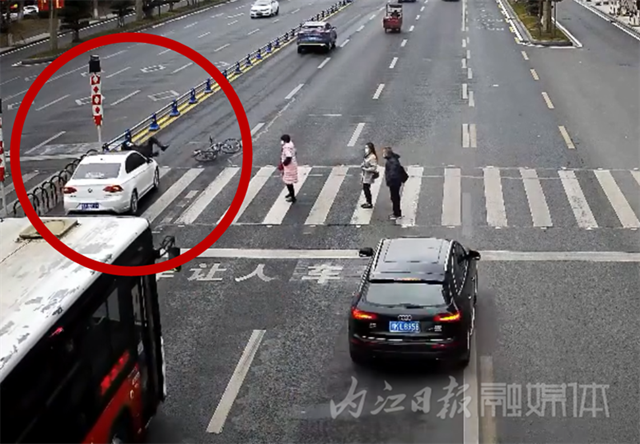 斑馬線上被車(chē)撞，他為何也要擔(dān)責(zé)？?jī)?nèi)江交警說(shuō)——