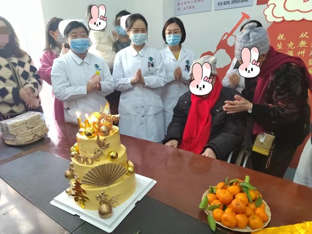 95歲到100歲，老兵爺爺?shù)?個(gè)生日都是這群人陪著他