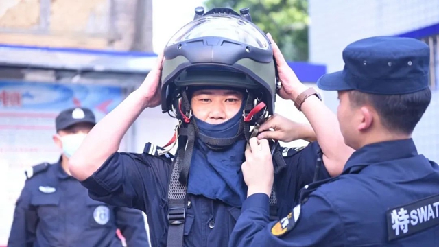 拆彈2.jpg