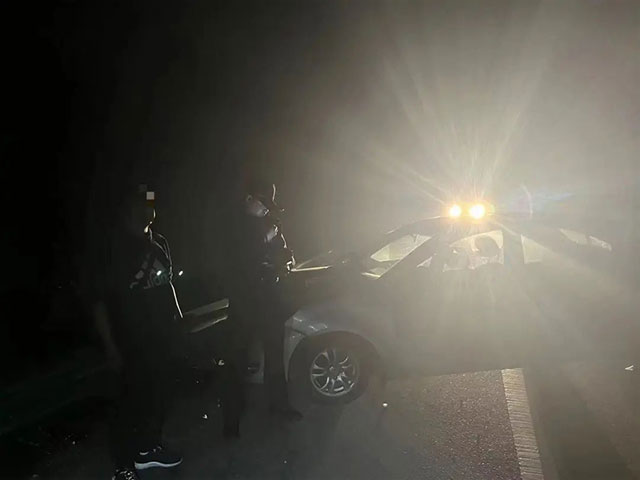 男子因“家庭矛盾”半夜出走，成自瀘高速公路上醉酒駕駛出事故