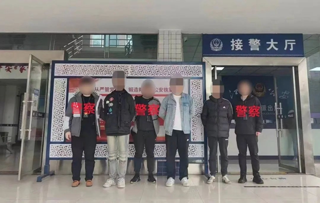 瀘州警方秘密拍攝，男女佯裝情侶進(jìn)入地下車庫(kù)……