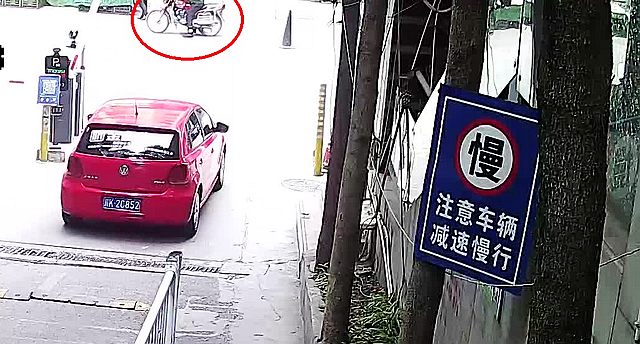 警示！茶館老板遭遇換錢“魔術手”，資中警方快速破案——