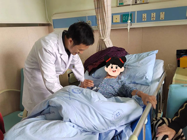 罕見巨瘤“霸占”腹腔 ，6小時手術成功“拆彈”