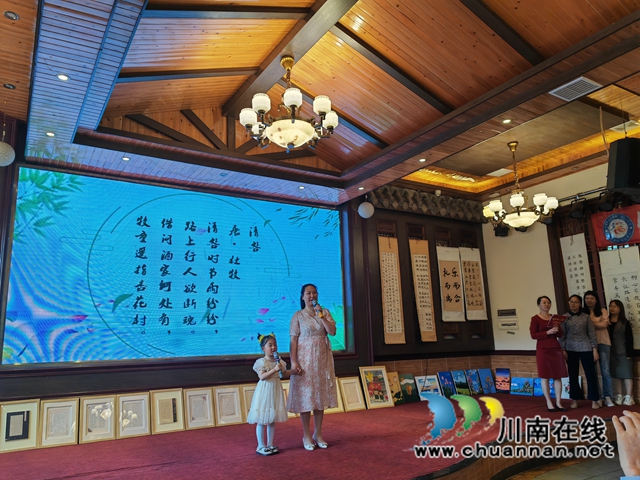母女上臺吟誦（曾佐然攝）.jpg