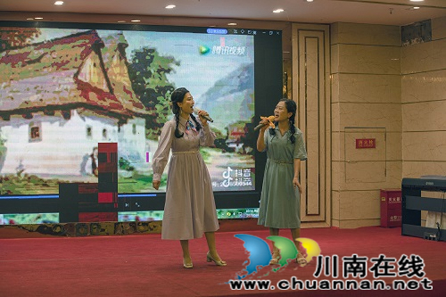 晴空一鶴排云上 便引詩情到碧霄┃瀘州市老年大學現(xiàn)當代文學賞析班舉辦“夕陽紅詩會”活動