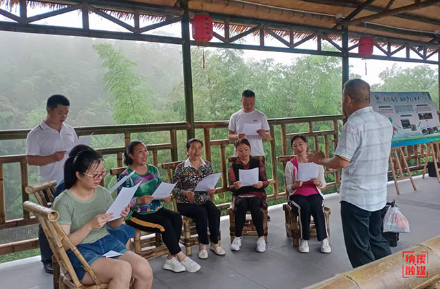 納溪教師李文遠(yuǎn)：退而不休發(fā)余熱 寫(xiě)歌盛贊家鄉(xiāng)美