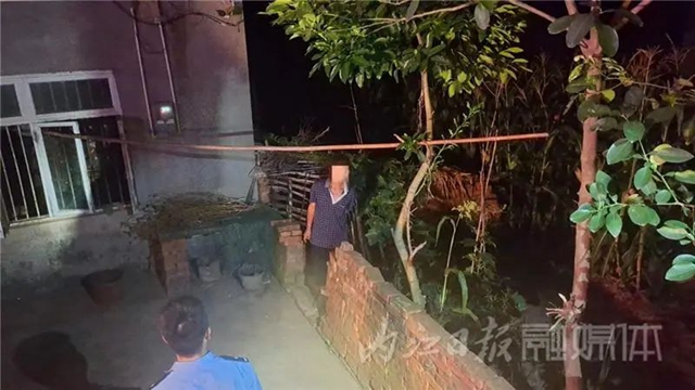 事發(fā)隆昌，男子半夜帶4只雞趕路，不出百米——