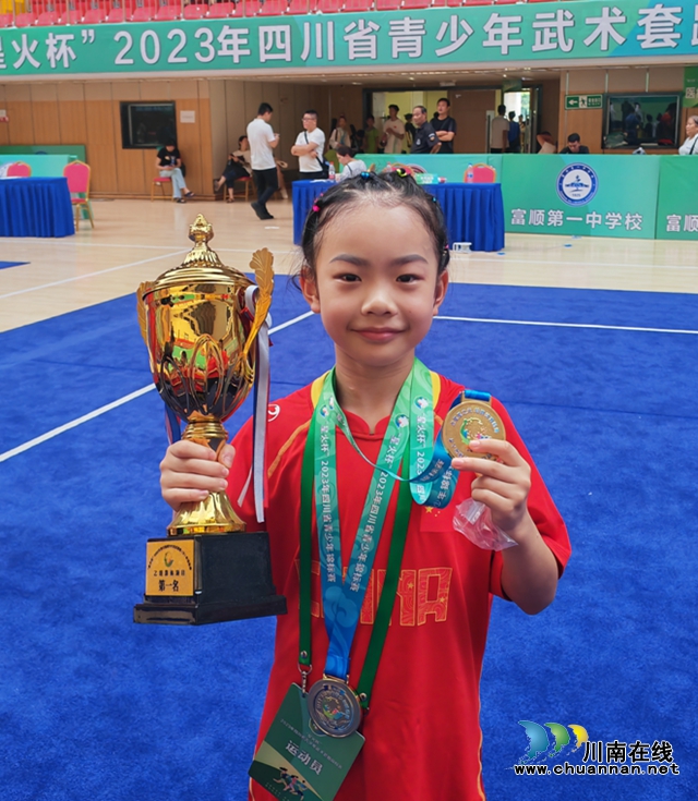兩項(xiàng)冠軍！合江籍10歲女孩以武會(huì)友為家鄉(xiāng)爭光